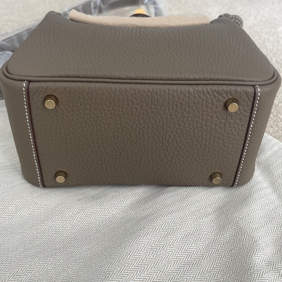 NEW 2024 Hermès Etoupe Mini Lindy 20 GHW - New with Box. - Picture 6 of 12